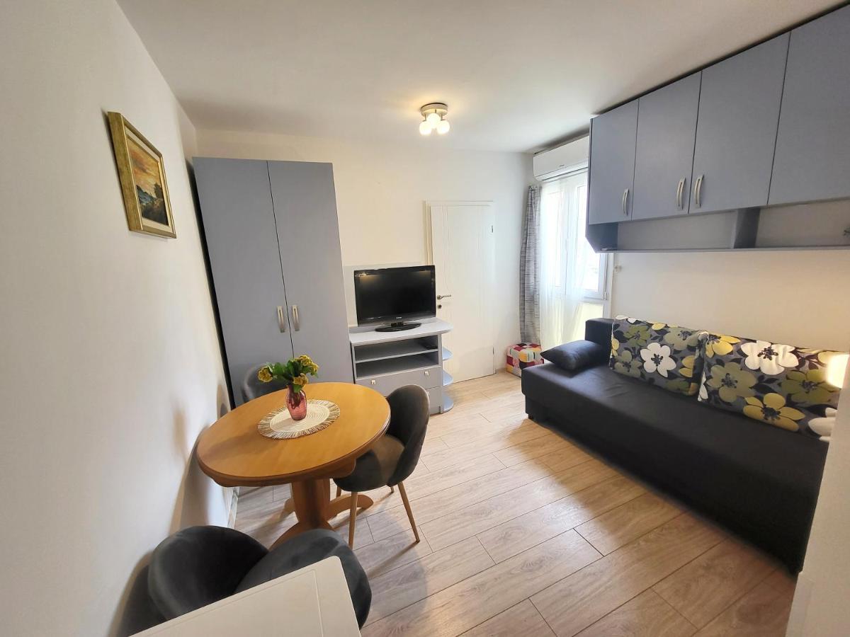 Mali Apartman U Centru Makarska Eksteriør billede