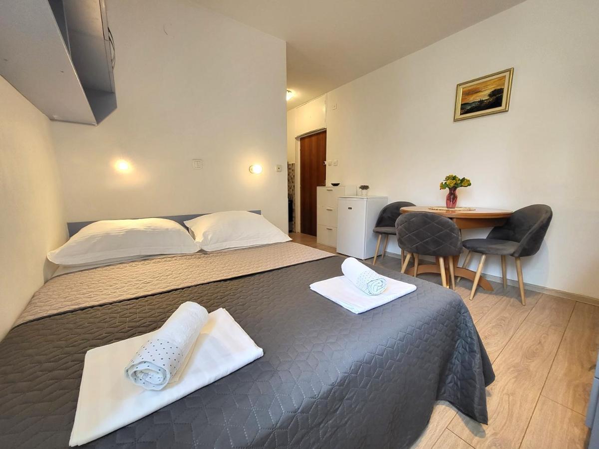 Mali Apartman U Centru Makarska Eksteriør billede