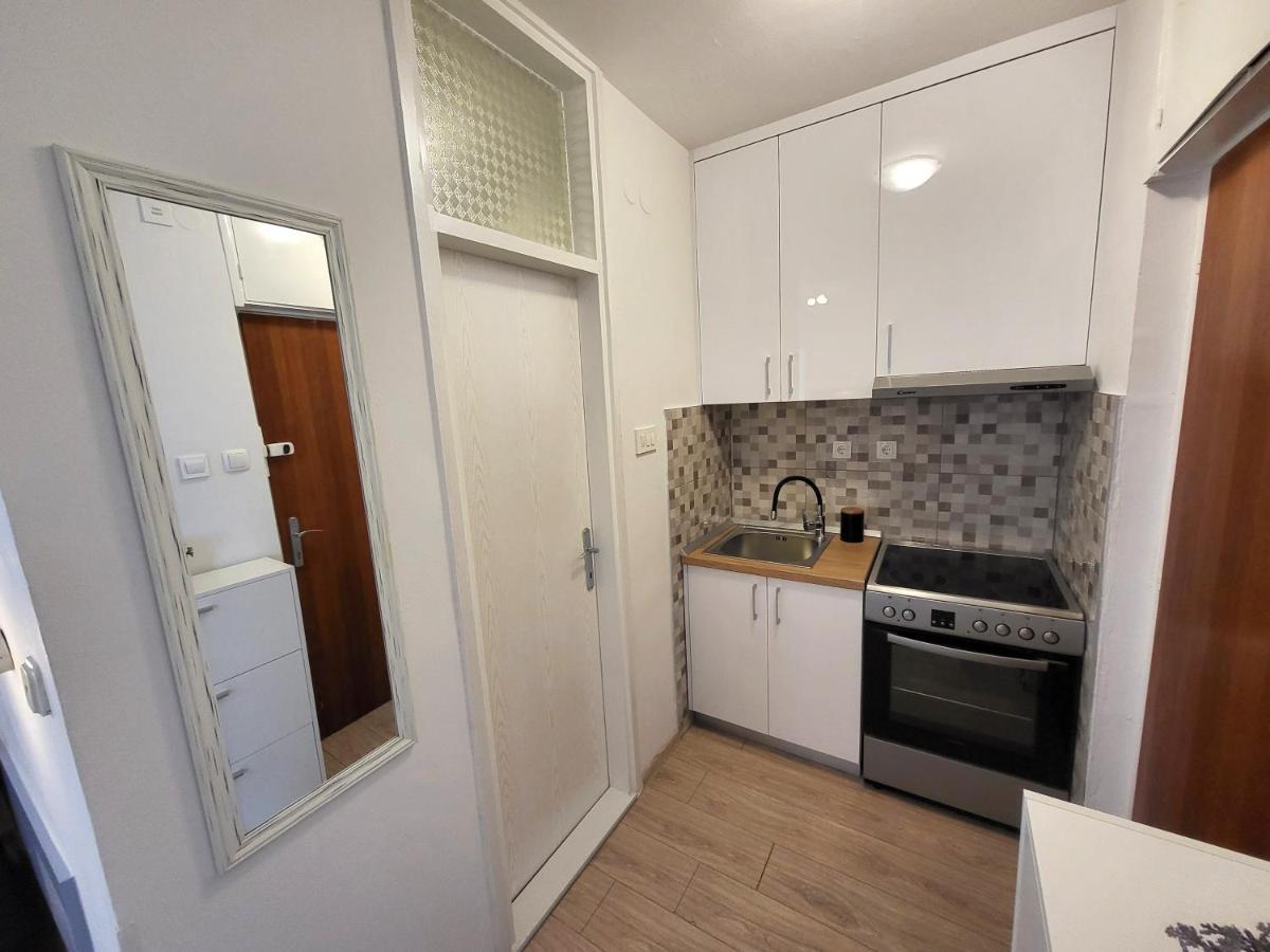 Mali Apartman U Centru Makarska Eksteriør billede