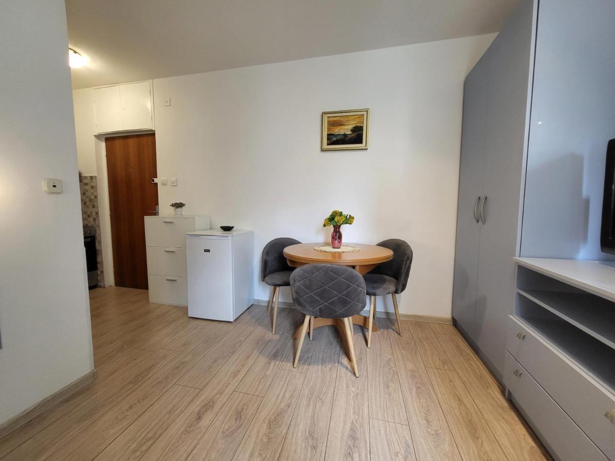 Mali Apartman U Centru Makarska Eksteriør billede